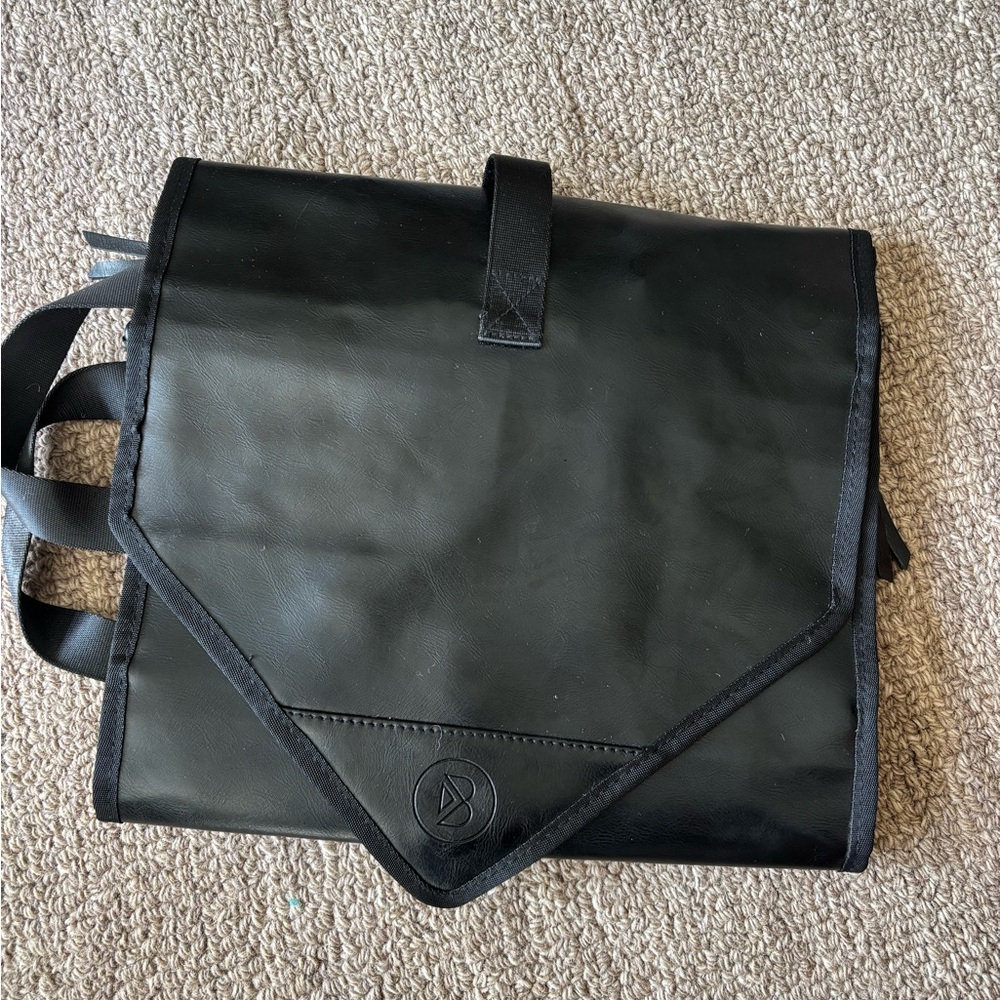 Elegant Black Organizer
